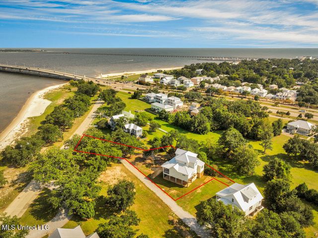642 N Beach Boulevard, Bay Saint Louis, MS 39520