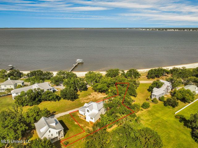 642 N Beach Boulevard, Bay Saint Louis, MS 39520