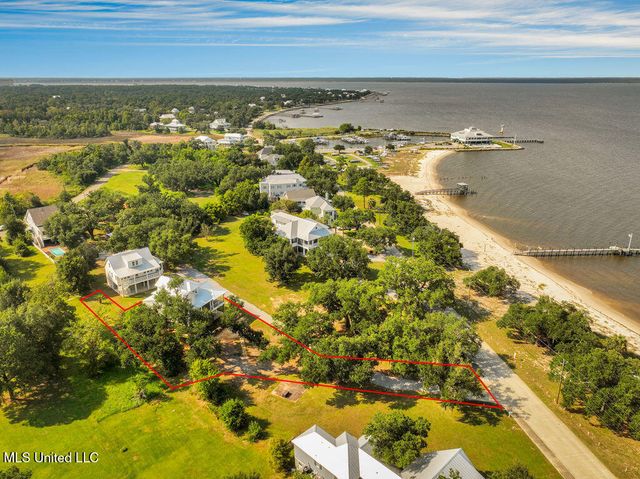 642 N Beach Boulevard, Bay Saint Louis, MS 39520