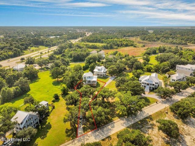 642 N Beach Boulevard, Bay Saint Louis, MS 39520