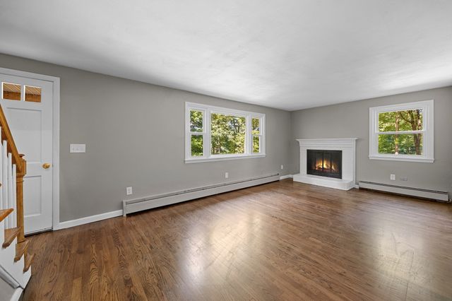 40 Porter St, Granby, MA 01033