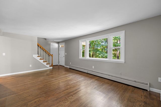 40 Porter St, Granby, MA 01033