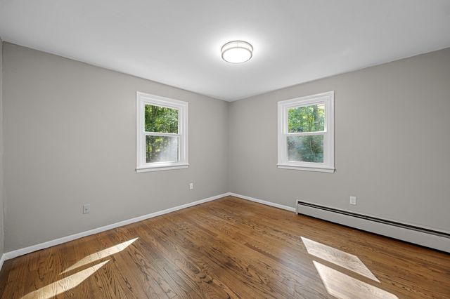 40 Porter St, Granby, MA 01033