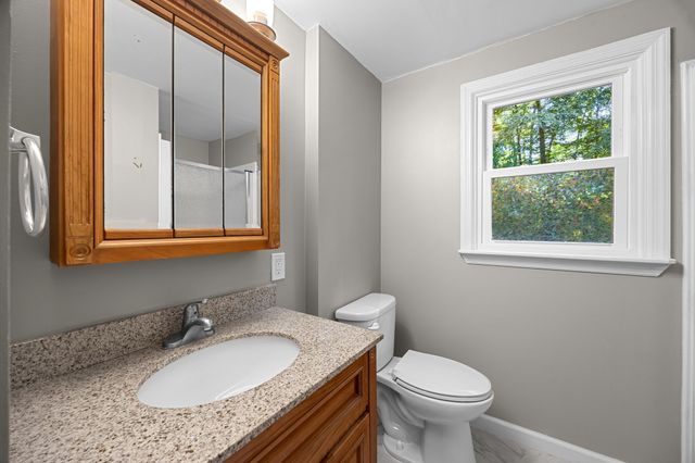 40 Porter St, Granby, MA 01033