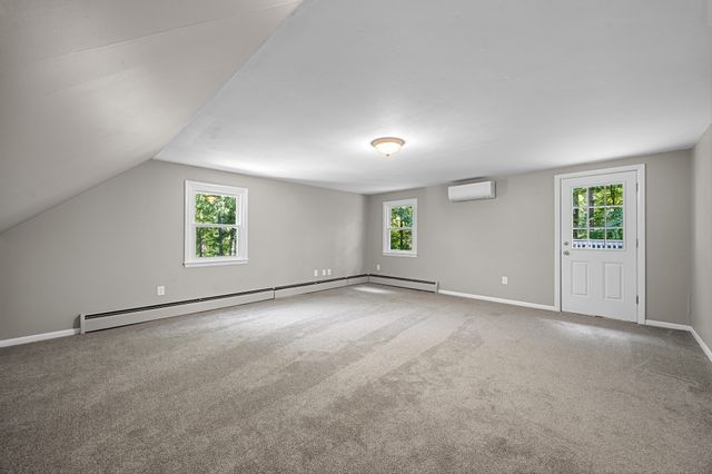 40 Porter St, Granby, MA 01033