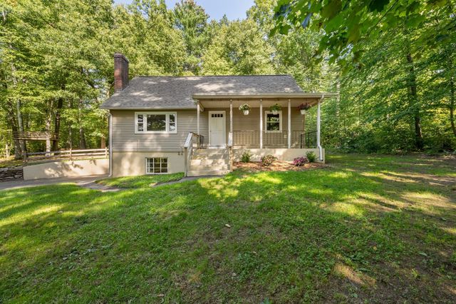40 Porter St, Granby, MA 01033