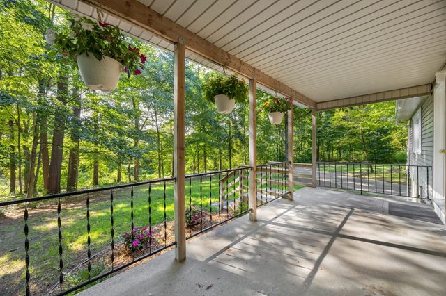 40 Porter St, Granby, MA 01033