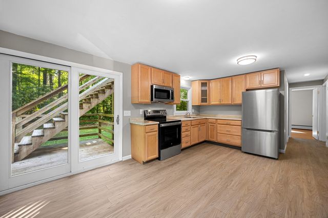 40 Porter St, Granby, MA 01033