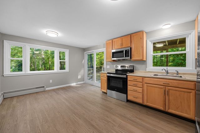 40 Porter St, Granby, MA 01033
