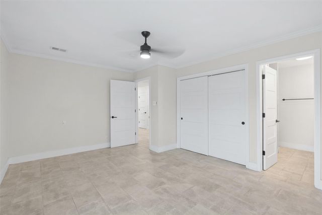 19426 Fisher LN, Spicewood, TX 78669
