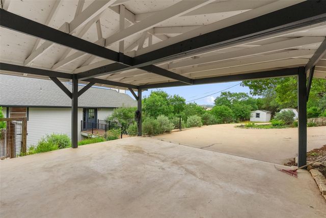 19426 Fisher LN, Spicewood, TX 78669