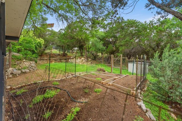 19426 Fisher LN, Spicewood, TX 78669