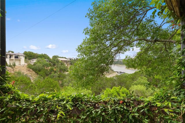 19426 Fisher LN, Spicewood, TX 78669