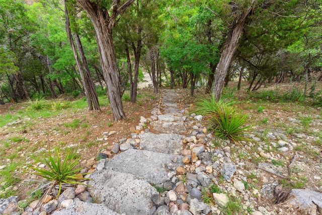 19426 Fisher LN, Spicewood, TX 78669