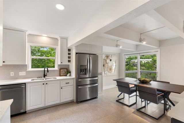 19426 Fisher LN, Spicewood, TX 78669
