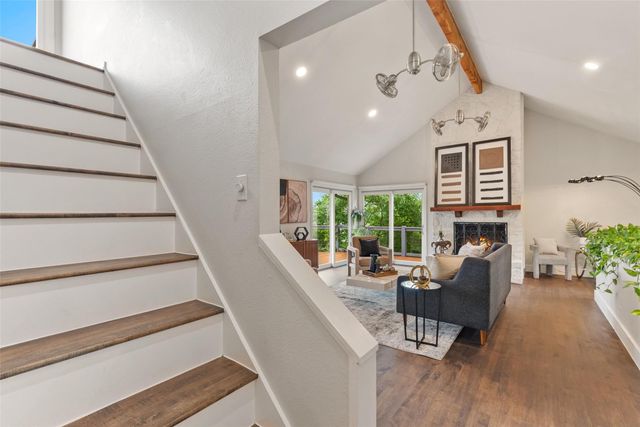 19426 Fisher LN, Spicewood, TX 78669