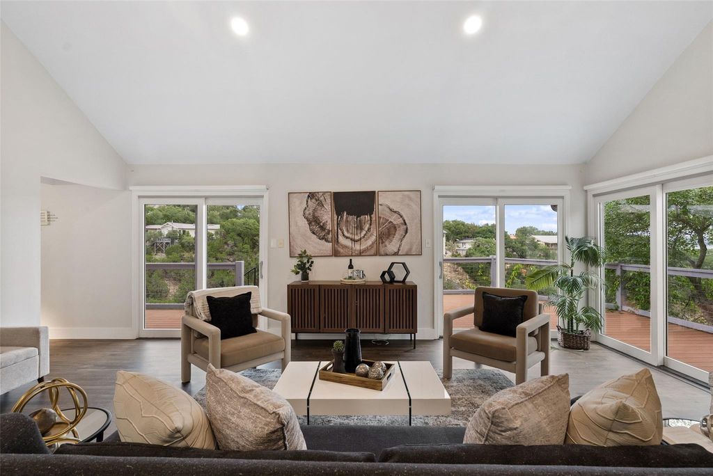 19426 Fisher LN, Spicewood, TX 78669