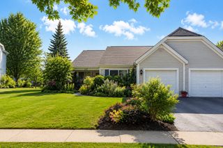 127 W AMBERlEY Drive 127, Round Lake, IL 60073