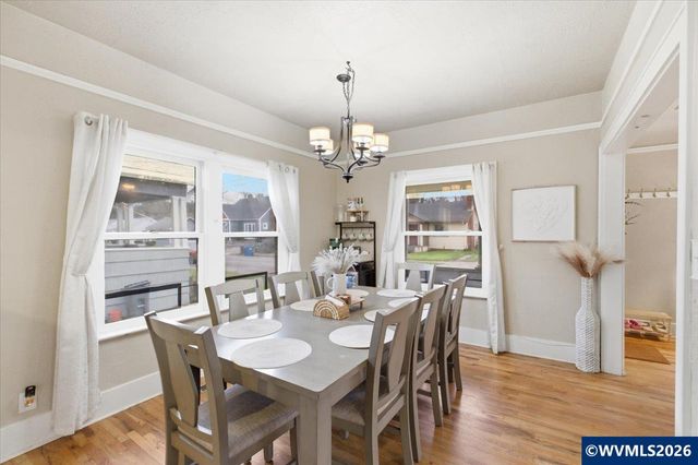 651 20th St NE, Salem, OR 97301