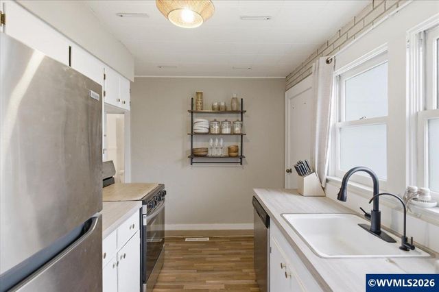 651 20th St NE, Salem, OR 97301