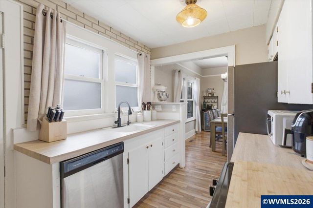 651 20th St NE, Salem, OR 97301