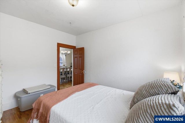 651 20th St NE, Salem, OR 97301