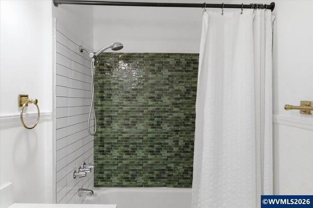 651 20th St NE, Salem, OR 97301