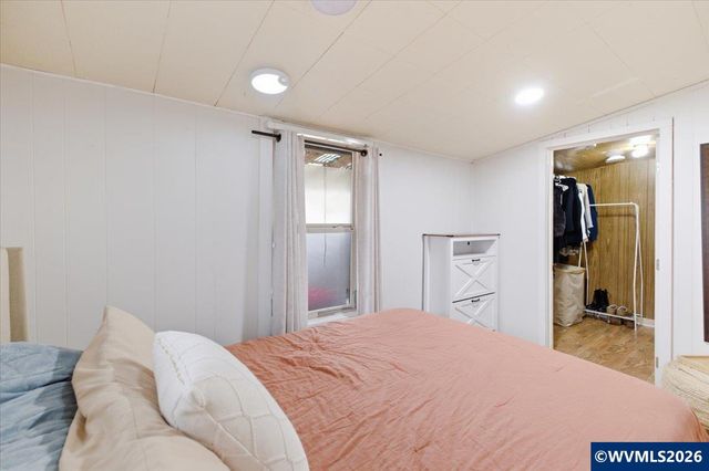 651 20th St NE, Salem, OR 97301