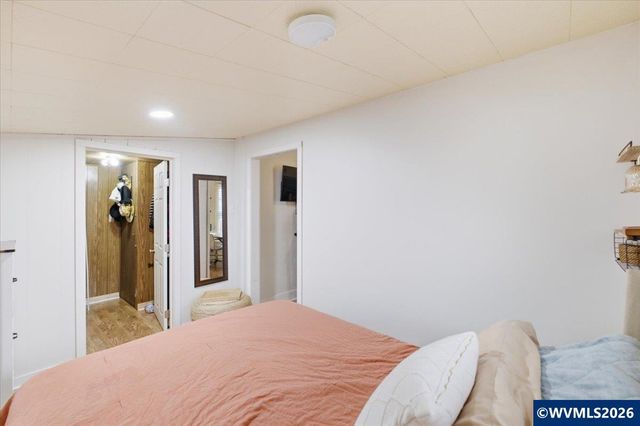 651 20th St NE, Salem, OR 97301