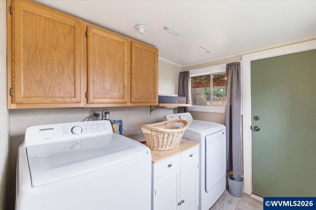 651 20th St NE, Salem, OR 97301