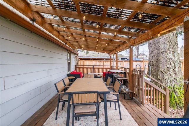 651 20th St NE, Salem, OR 97301