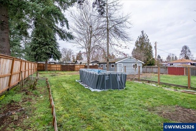 651 20th St NE, Salem, OR 97301