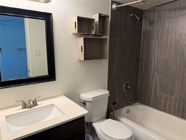 3914 Bowser Avenue 205, Dallas, TX 75219