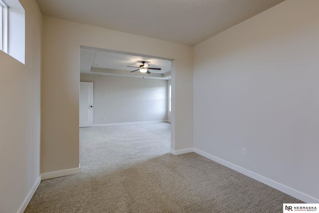 12405 Fenwick Street, Papillion, NE 68046