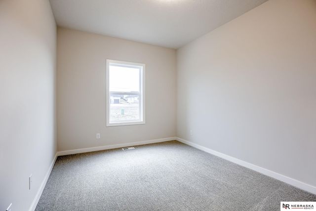 12405 Fenwick Street, Papillion, NE 68046