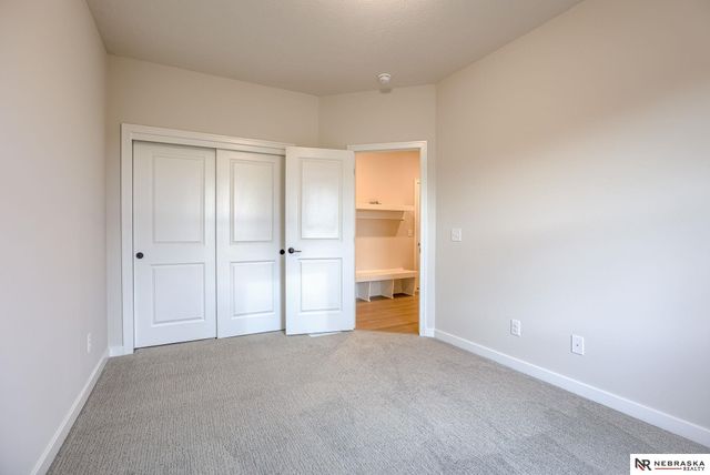 12405 Fenwick Street, Papillion, NE 68046