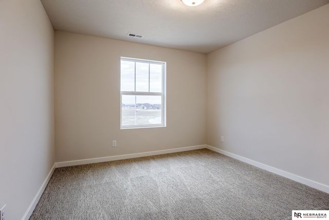 12405 Fenwick Street, Papillion, NE 68046