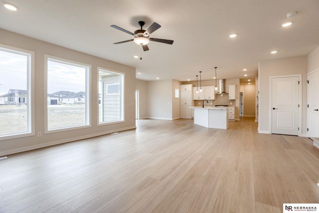 12405 Fenwick Street, Papillion, NE 68046