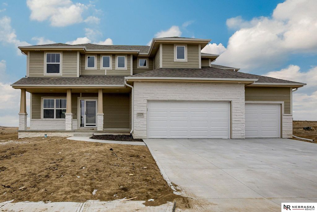 12405 Fenwick Street, Papillion, NE 68046