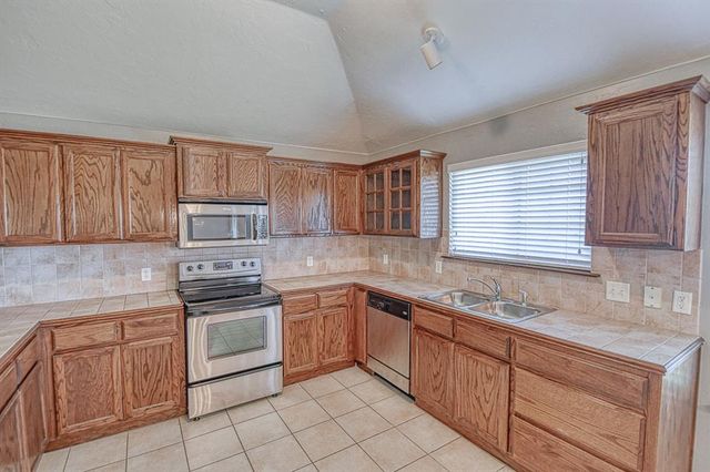 925 Eagle Cliff Drive, Norman, OK 73072