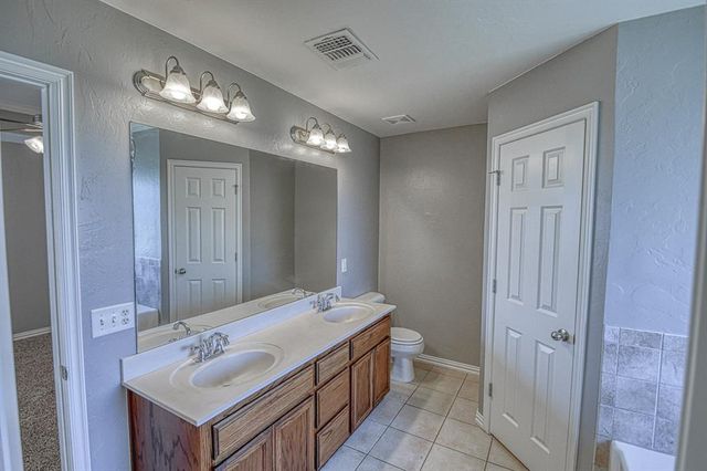 925 Eagle Cliff Drive, Norman, OK 73072