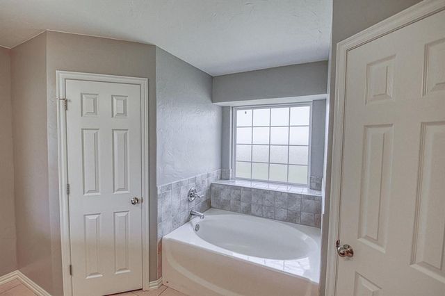 925 Eagle Cliff Drive, Norman, OK 73072