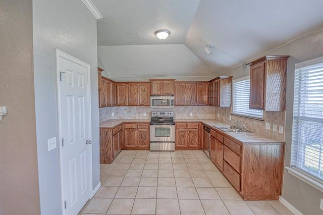 925 Eagle Cliff Drive, Norman, OK 73072