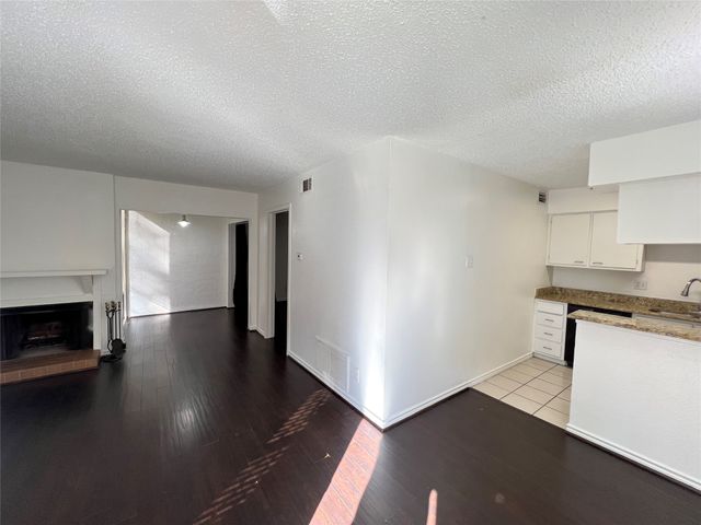 4044 Buena Vista Street 103, Dallas, TX 75204