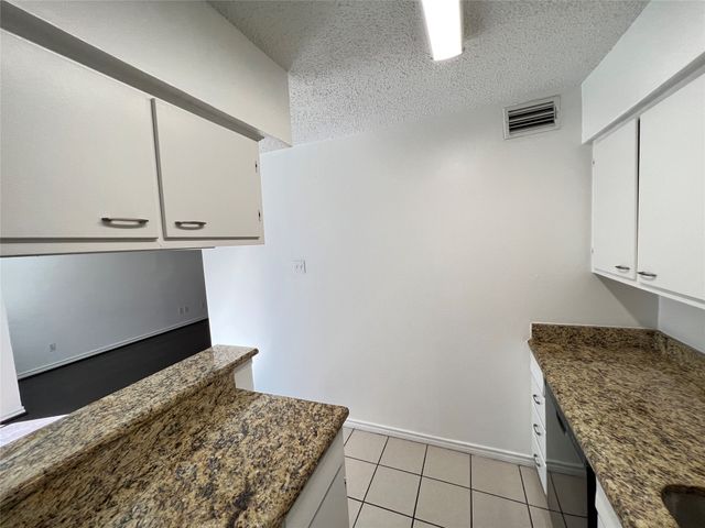 4044 Buena Vista Street 103, Dallas, TX 75204