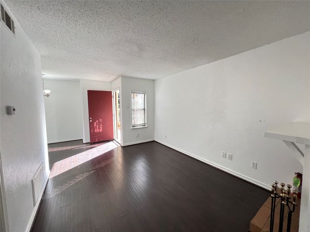 4044 Buena Vista Street 103, Dallas, TX 75204