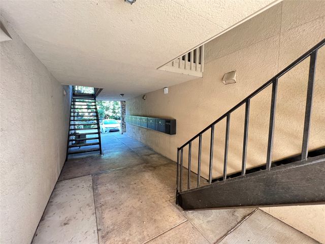 4044 Buena Vista Street 103, Dallas, TX 75204