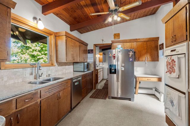 2439 Hauer Trail, Shakopee, MN 55379