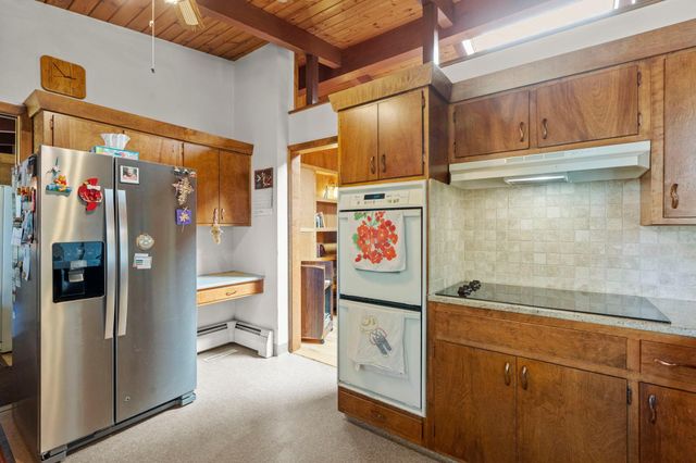 2439 Hauer Trail, Shakopee, MN 55379