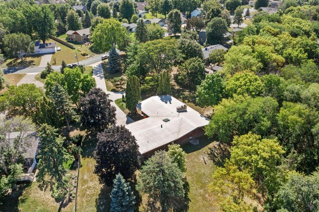 2439 Hauer Trail, Shakopee, MN 55379
